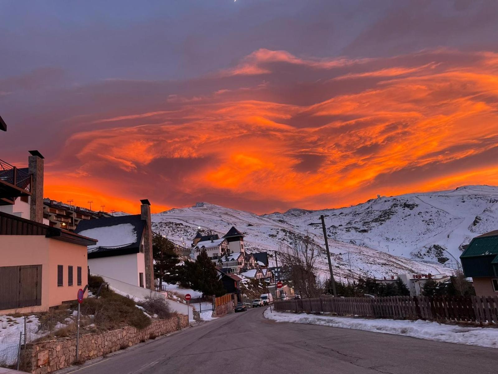 Luxury And Newly Refurbished 3 Bedroom Next To The Slopes Including Indoor Parking * Sierra Nevada