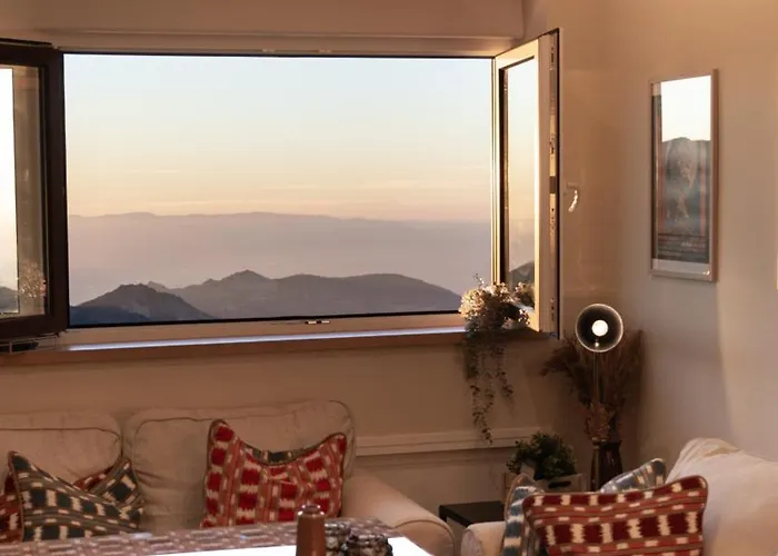 Luxury And Newly Refurbished 3 Bedroom Apartment Next To The Slopes Including Indoor Parking