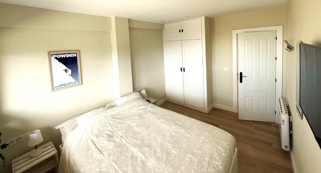 Luxury And Newly Refurbished 3 Bedroom Next To The Slopes Including Indoor Parking Apartment