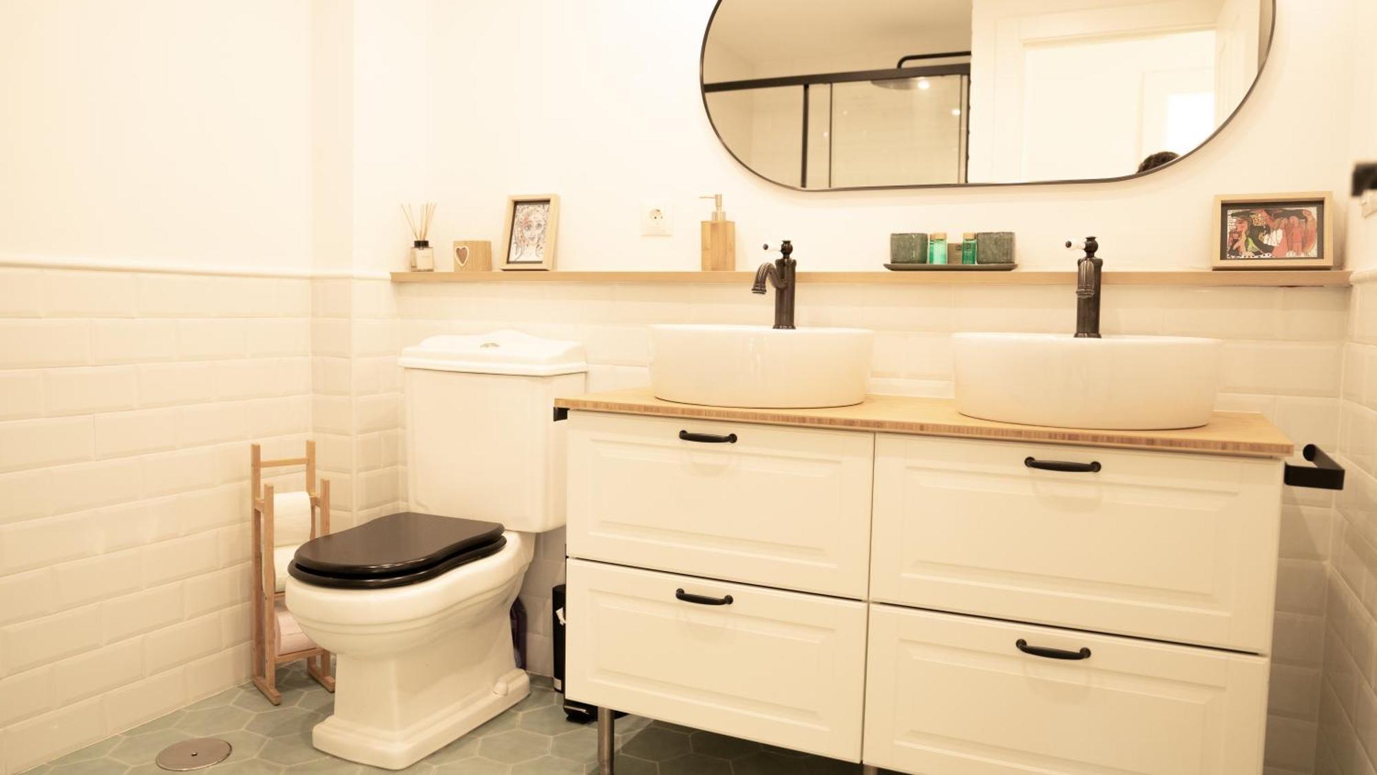 Luxury And Newly Refurbished 3 Bedroom Next To The Slopes Including Indoor Parking *