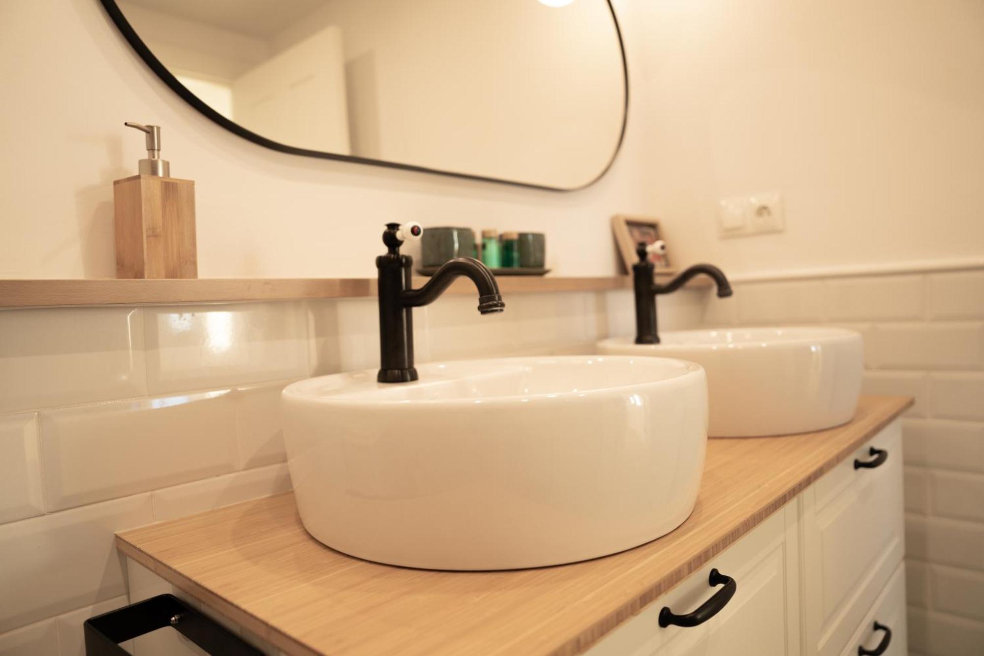 Luxury And Newly Refurbished 3 Bedroom Next To The Slopes Including Indoor Parking Apartment *